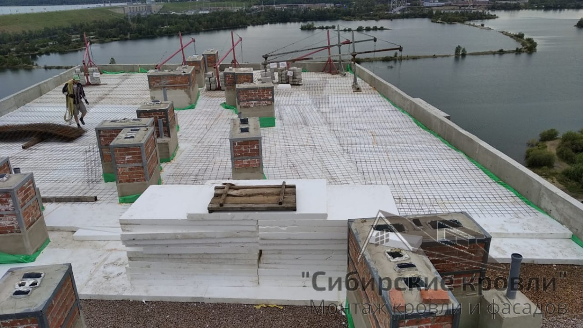 Montazh-stropilnoj-sistemy-krovli